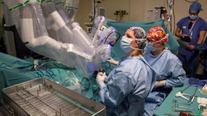 Fransa'da ameliyatta gazlı bezi hastada unutan doktora hapis