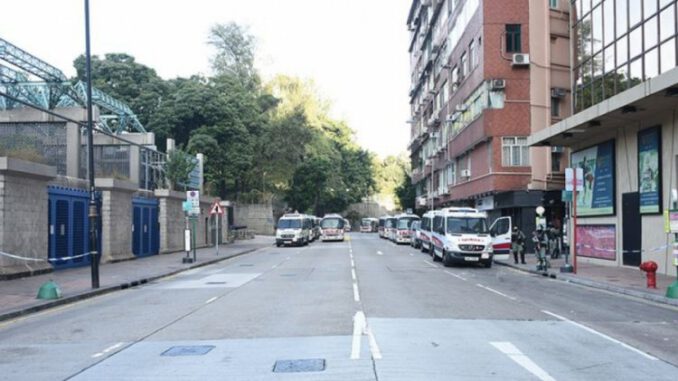 Hong Kong'daki Yerel Seçimlerde Sandıklar Polis Gözetiminde Olacak