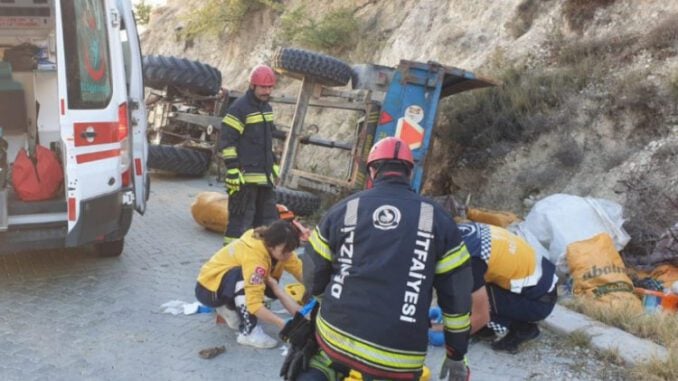 İşçileri Taşıyan Traktör Devrildi 9 İşçi Yaralandı