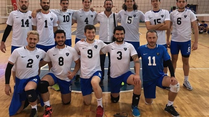 Karacabey Belediyespor Voleybol Takımı Evinde Galibiyet Aldı