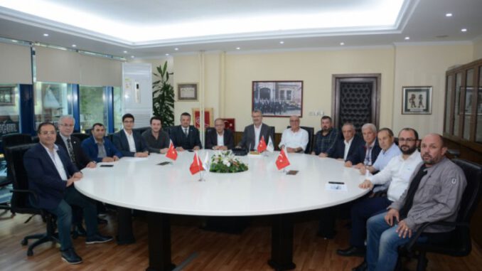 Karacabey Belediyespor'un yeni başkanı Ülker'den teknik heyet ve futbolculara ziyaret