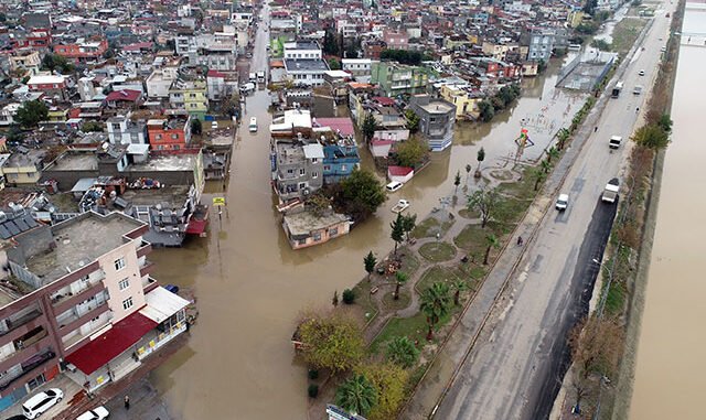 Adana'da Sağanak Yeniden Başladı; 1 İlçede Okullar Tatil Edildi