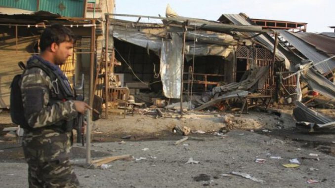 Afganistan'da Karakola Bomba Yüklü Araçla Saldırı