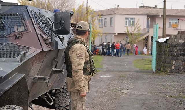 Boşanan Çiftin Aileleri Kavga Etti 12 Yaralı