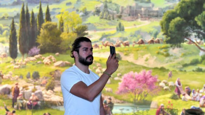 Burak Özçivit, Panorama 1326 Bursa Fetih Müzesi'ni gezdi