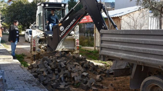 Bursa Kumla'da taş parke atağı