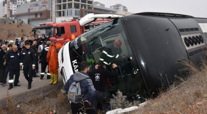 Bursa Plakalı Yolcu Otobüsü Devrildi Yaralılar Var