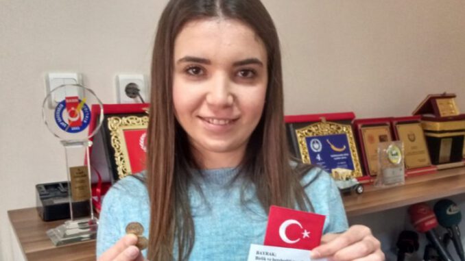 Bursa Yenişehir'de Ülkü Ocakları, Esnafa Siftah Parası Dağıttı!