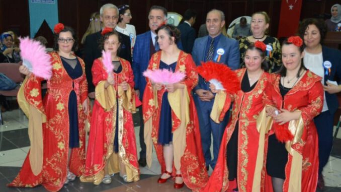 Bursa'da Engellilere Temsili Kına