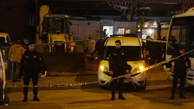 Bursa'da İhbara Giden Polis Memuru Başından Vuruldu