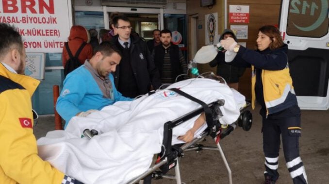 Bursa'da Kesilen Ağaçtan Fırlayan Dal Hastanelik Etti