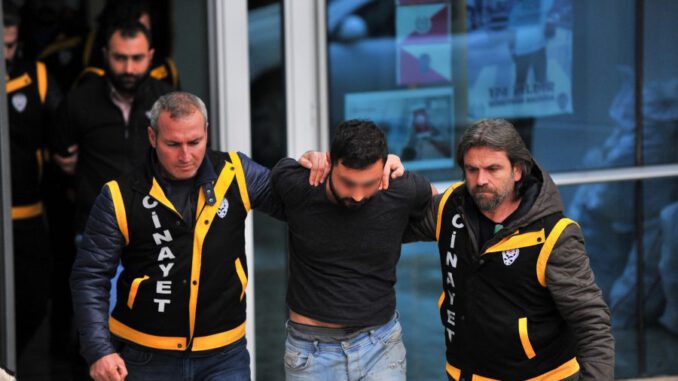 Bursa'da Polis Memurunu Başından Vuran Şahıs Yakalandı