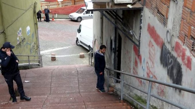 esinin-is-yerine-cicekle-geldi-kursun-yagdird-12749581_o (1)