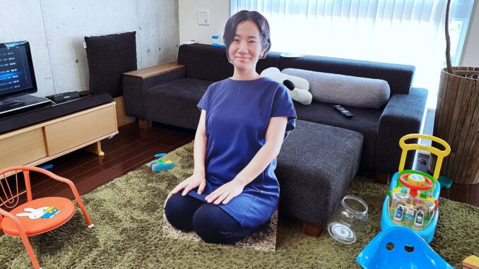 Oğlunun Ağlamaması İçin Kendi Maketini Yaptıran Anne, Sosyal Medyayı İkiye Böldü