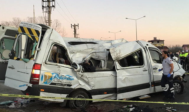 Samsun'da Öğrenci Servis Minibüsü Devrildi 12 Yaralı