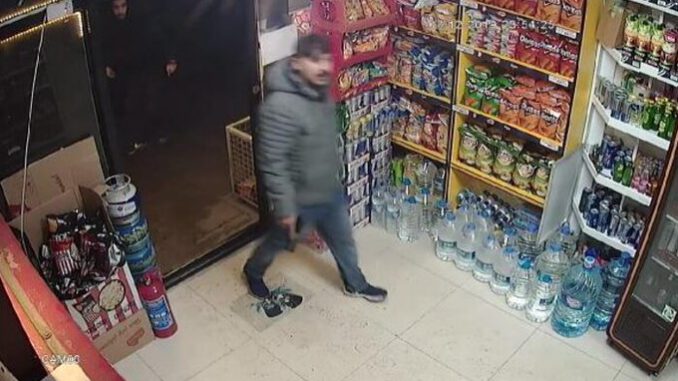 Siparişi Gelmediği İçin Kızdı, Tekel Bayisini Bastı; 1 Müşteri Yaralandı