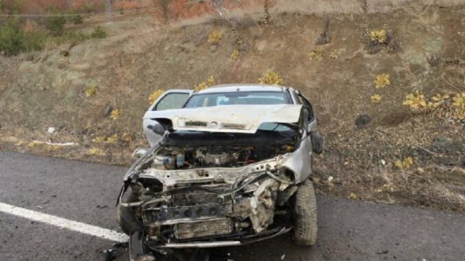 Tekerliği Patlayan Araç Takla Attı 5 Yaralı