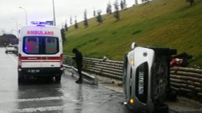 TEM Otoyolunda Araç Yan Yattı 1 Yaralı
