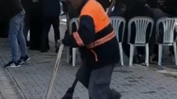 Temizlik İşçisi Sosyal Medyayı Salladı
