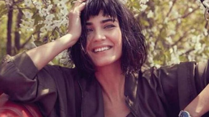 Tuba Büyüküstün YouTube Kanalı Açtı
