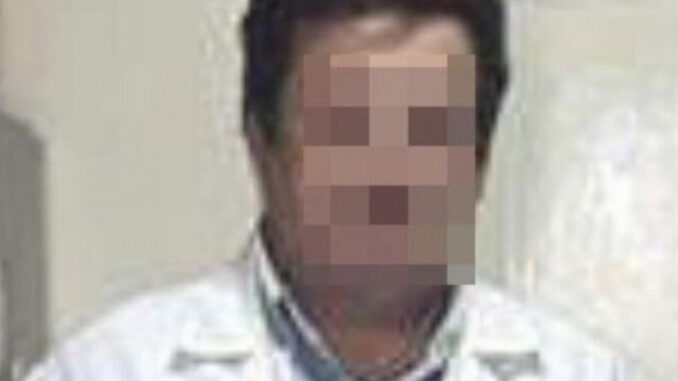 Üniversiteli Kız, Tuvaletteki Kamerayı Fark Edince Sapık Doktor Yakalandı!