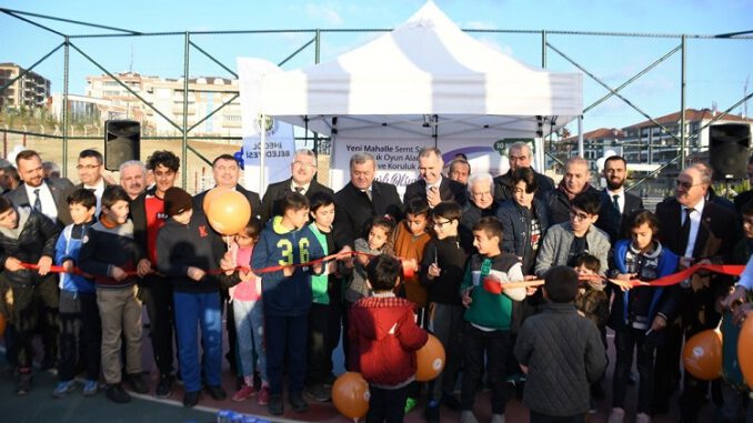 Yeni Mahalle Semt Sahası Hizmete Girdi