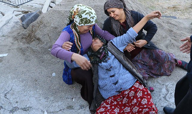 Ağır Hasarlı Binalarının Yıkılmaması İçin Direndiler