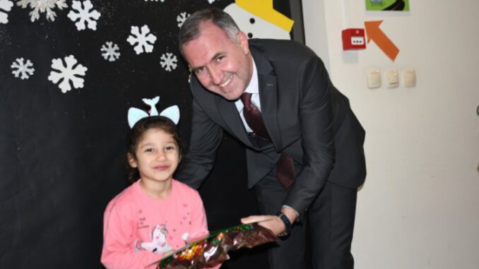 Bursa İnegöl'de Belediye Başkanı Karne Heyecanına Ortak Oldu