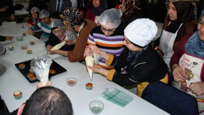 Bursa İnegöl'de Usta Şefler Hünerlerini Sergiledi