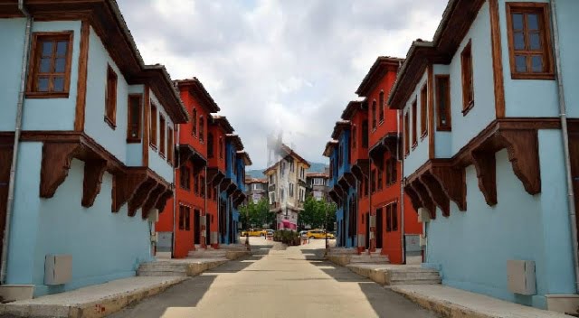 'Bursa İstasyon' Açılıyor! Facebook'un Bursa İstasyonu İçin İmzalar Atıldı