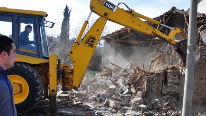 Bursa Karacabey'de Metruk Binalarla Mücadele Sürüyor