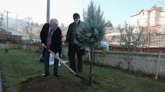 Bursa Nilüfer belediye Başkanı Erdem'den İsmet Amcaya Fidan