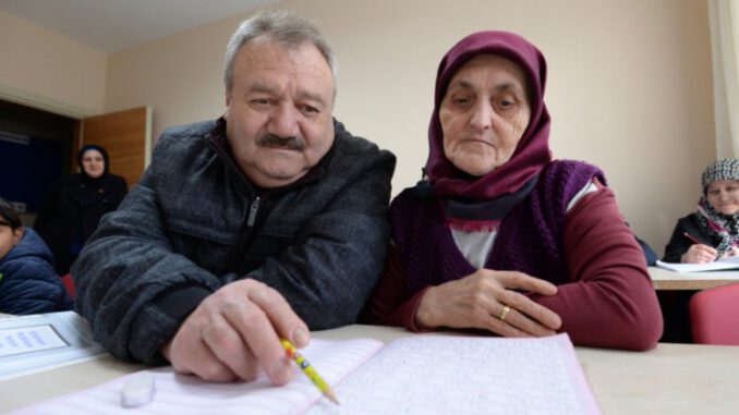 Bursa Osmangazi'de Okuma Yazma Seferberliği