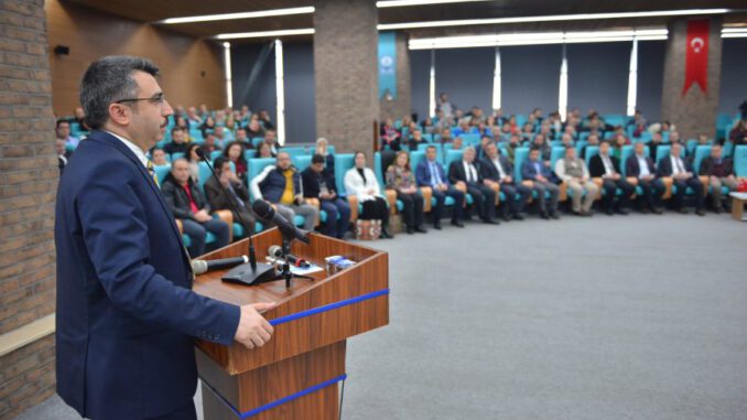 Bursa Yıldırım Belediye Başkanı Yılmaz, belediye personeli ile istişare toplantısı düzenledi