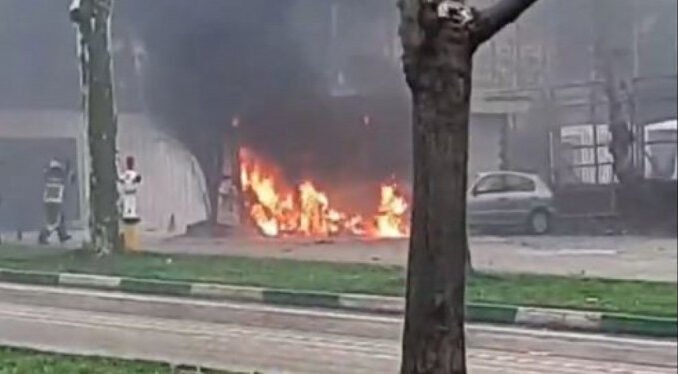 Bursa'da Stadyum Caddesi'nde Patlama Ekipler Yönlendiriliyor