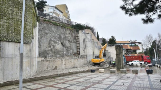 Bursa'da Turistlerin Gelip Sıkça Fotoğraf Çektirdiği Yapay Şelale Kaldırılıyor