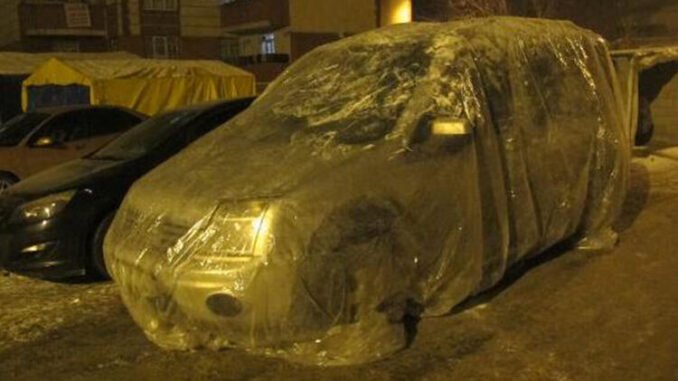 Doğu'da Hava Buz Gibi; Araçlara Battaniye ve Naylonlu Önlem,
