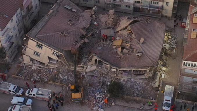 Elazığ'da 6,8 büyüklüğünde deprem! AFAD 20 kişi hayatını kaybetti