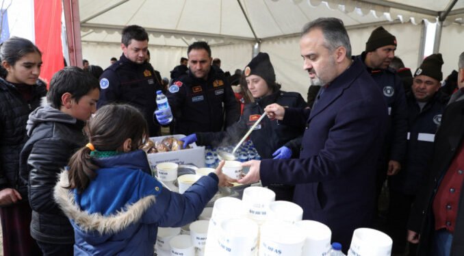 Elazığ'daki Depremzedelere Bursa Morali
