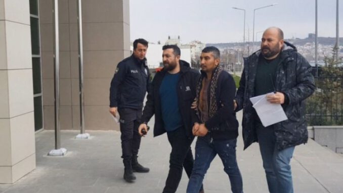 Gürültü Nedeniyle Bıçaklı Kavga Çıktı 1 Ölü