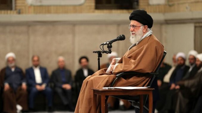 İran Dini Lideri Hamaney'in Twitter Hesabı Askıya Alındı