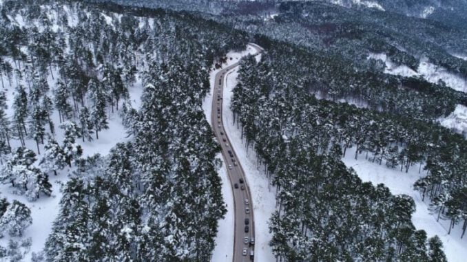 KAr Kalınlığının 90 Santimetreye Ulaştığı Bursa Uludağ'da Kartpostallık Manzaralar