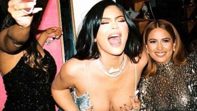 Kylie Jenner, Yaptığı İp Dansıyla Nefesleri Kesti