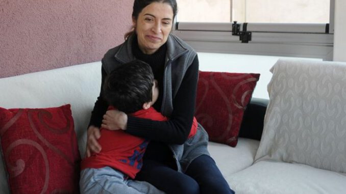 Oğlunu duyabilmesi için 19 bin lira gerekli