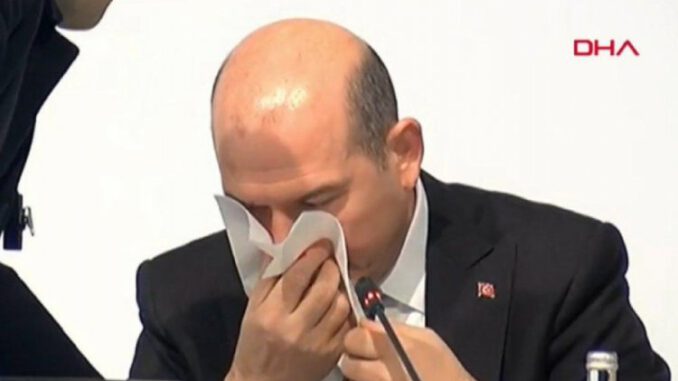Süleyman Soylu, Canlı Yayında Rahatsızlandı Burnundan Kan Aktı