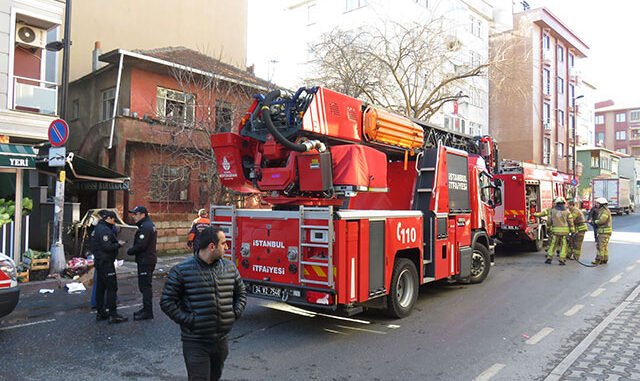 Yaşlı Kadın Evden Çıkmamak İçin İnat Etti