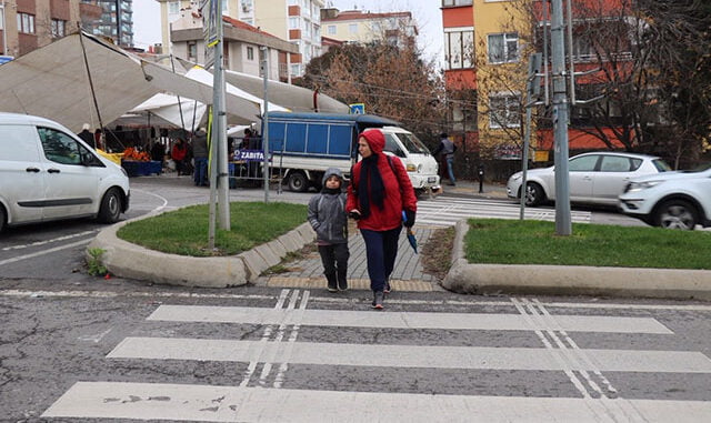 Yaya Geçidi Tartışmasında Cep Telefonu Kozu