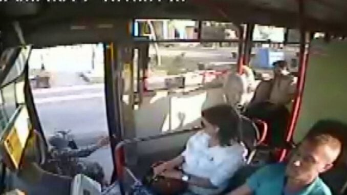Yolcunun düşmesine neden olan halk otobüsü şoförünün 1 yıl 6 ay hapsi istendi