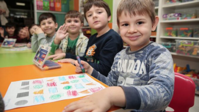 Bursa'da Okulları Yıkılacak Öğrencilere Nilüfer Belediyesi'nden Eğitim Desteği