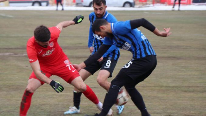 Karacabey Belediyespor Liderliğini Sürdürdü